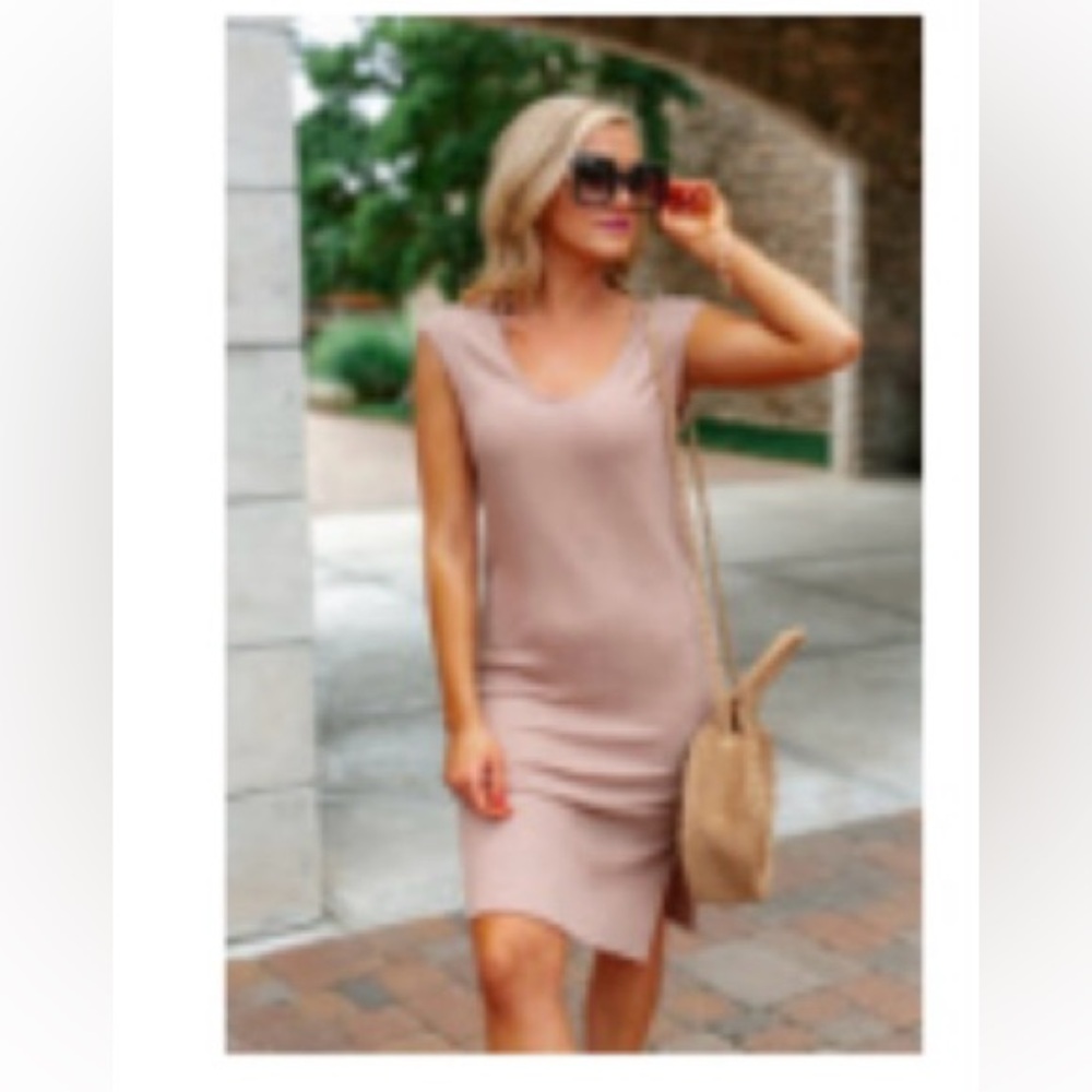 Bodycon Ribbed Dress w/Cutout back - Picture 5 of 11